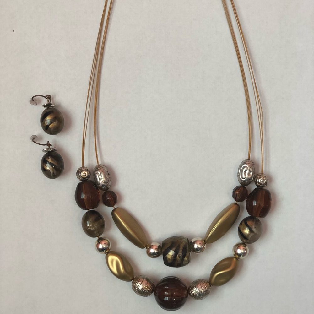 Beautiful Necklace and earrings set, brown/gold